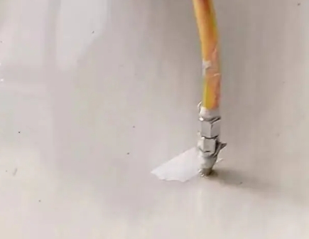 良庆瓷砖空鼓维修公司专业解答在瓷砖铺贴过程中，如果使用的砂料过粗（如全部使用了粗砂），可能会导致以下问题